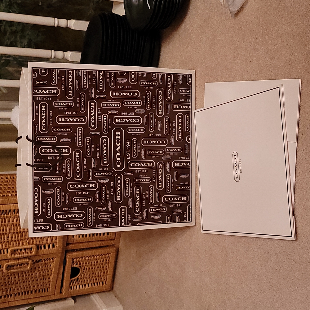 Coach gift box and bag (brown/white)